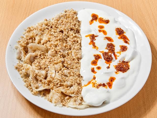 Cevizli Yoğurtlu Mantı